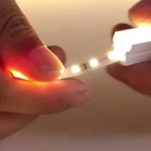 2700Kシリコーン家の装飾のための調節可能な反音LED滑走路端燈のネオン